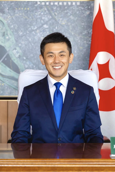 すがわら文仁 市長室にて